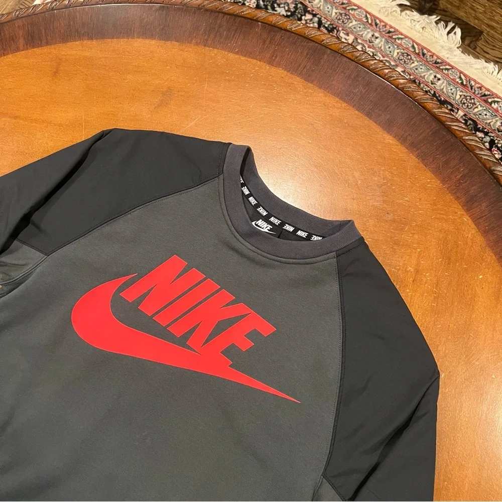 NWT $70 Nike Men’s Standard Fit Hybrid Sweatshirt Gray/Red Pullover Small Crew